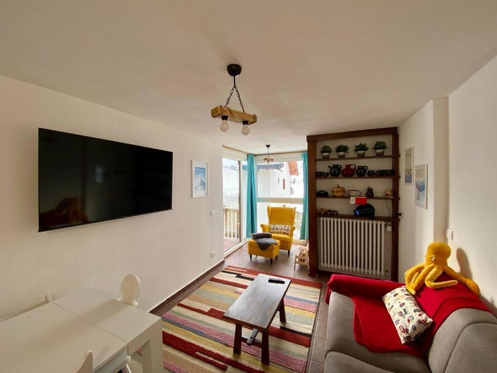 Cozy Apartment Near The Slopes Брей-Червиния Экстерьер фото